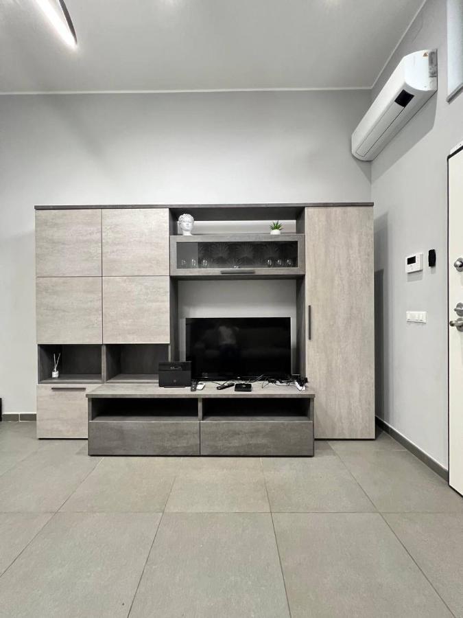 Modern Loft Center Of Turin + Jacuzzi 30M Metro Apartment Collegno Bagian luar foto