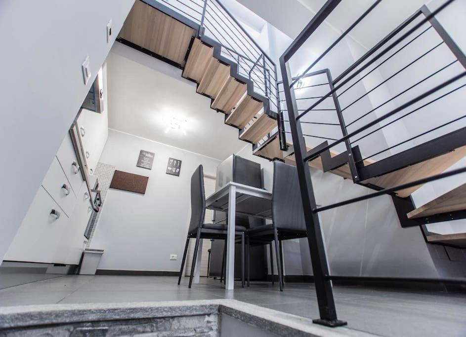 Modern Loft Center Of Turin + Jacuzzi 30M Metro Apartment Collegno Bagian luar foto