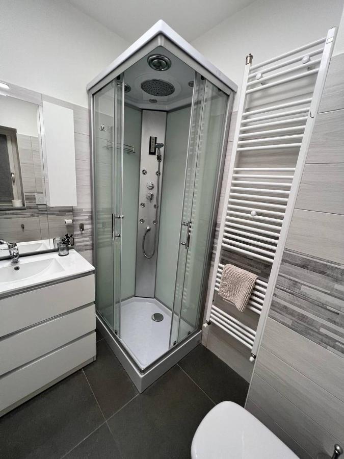 Modern Loft Center Of Turin + Jacuzzi 30M Metro Apartment Collegno Bagian luar foto