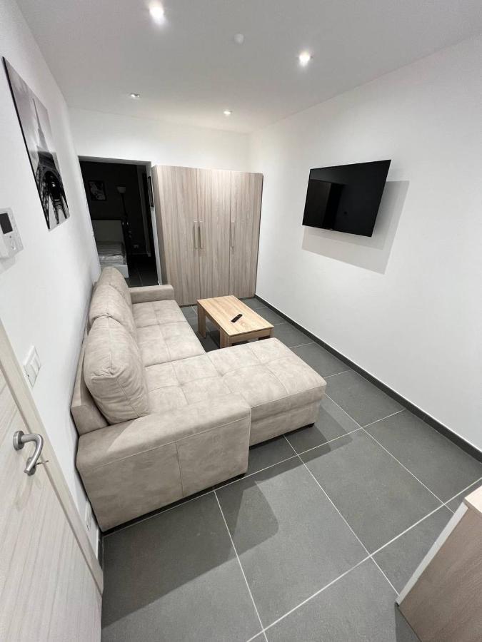 Modern Loft Center Of Turin + Jacuzzi 30M Metro Apartment Collegno Bagian luar foto