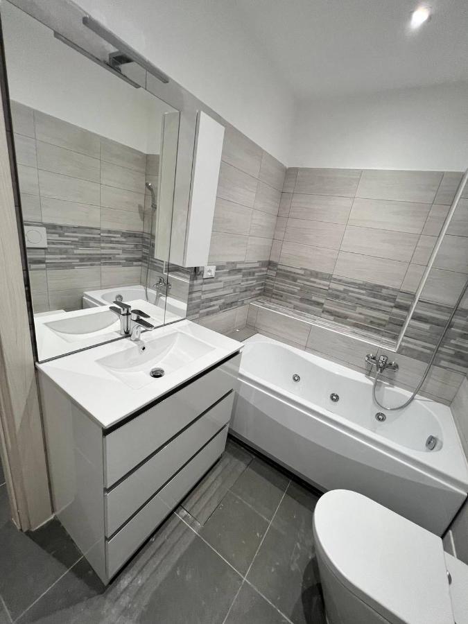 Modern Loft Center Of Turin + Jacuzzi 30M Metro Apartment Collegno Bagian luar foto